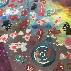 63 autocollants de poissons d'or de poissons de Koi mini autocollant époxyde de poisson rouge poisson rouge poisson noir poisson de compagnie étang d'eau petit bébé poisson étiquette bricolage cadeau d'artisanat