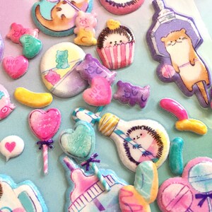 Adesivo de brinquedo de lontra ouriço cápsula de doces urso mini pirulito de goma bebida fofa porco-espinho desenho animado festa de doces coloridos adesivo fofo presente para crianças