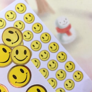 naklejka na uśmiechniętą buźkę dobry dzień naklejka na uśmiechniętą buźkę naklejka na szczęśliwy pamiętnik mimika zabawne emotikony emoji dobrze wykonana naklejka dekoracyjna do planera