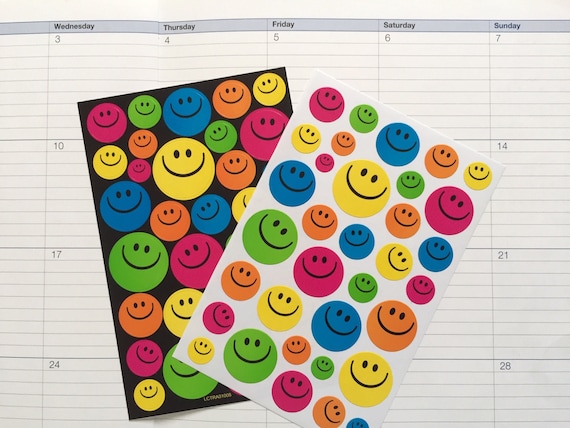Pack De 1500 Pegatinas De Caritas Felices Y Emojis | 3 Rollos Con Diseños Variados Para Recompensas Y Manualidades
