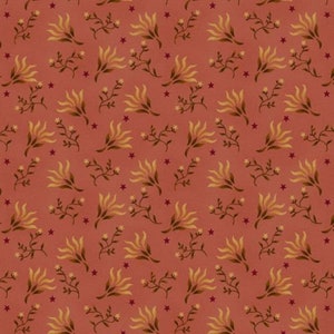 Könnte beinhalten: Wiederholendes Muster auf einem rot-orangen Hintergrund. Das Design zeigt stilisierte gelbe und braune florale Elemente, Zweige mit kleinen Blüten und kleine burgunderfarbene Sterne. Der Gesamteffekt erinnert an einen Vintage- oder Volkskunststil.
