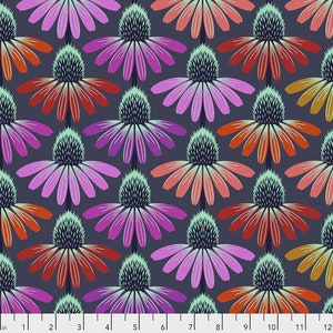 Könnte beinhalten: Ein nahtloses Muster mit stilisierten lila, rosa und orangefarbenen Sonnenhüten auf dunkelblauem Hintergrund. Die Blumen haben ein grafisches, fast geometrisches Design.