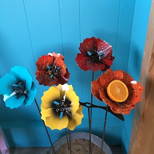 One Metal Poppy Oriole Bird Feeder Flower 画像 2