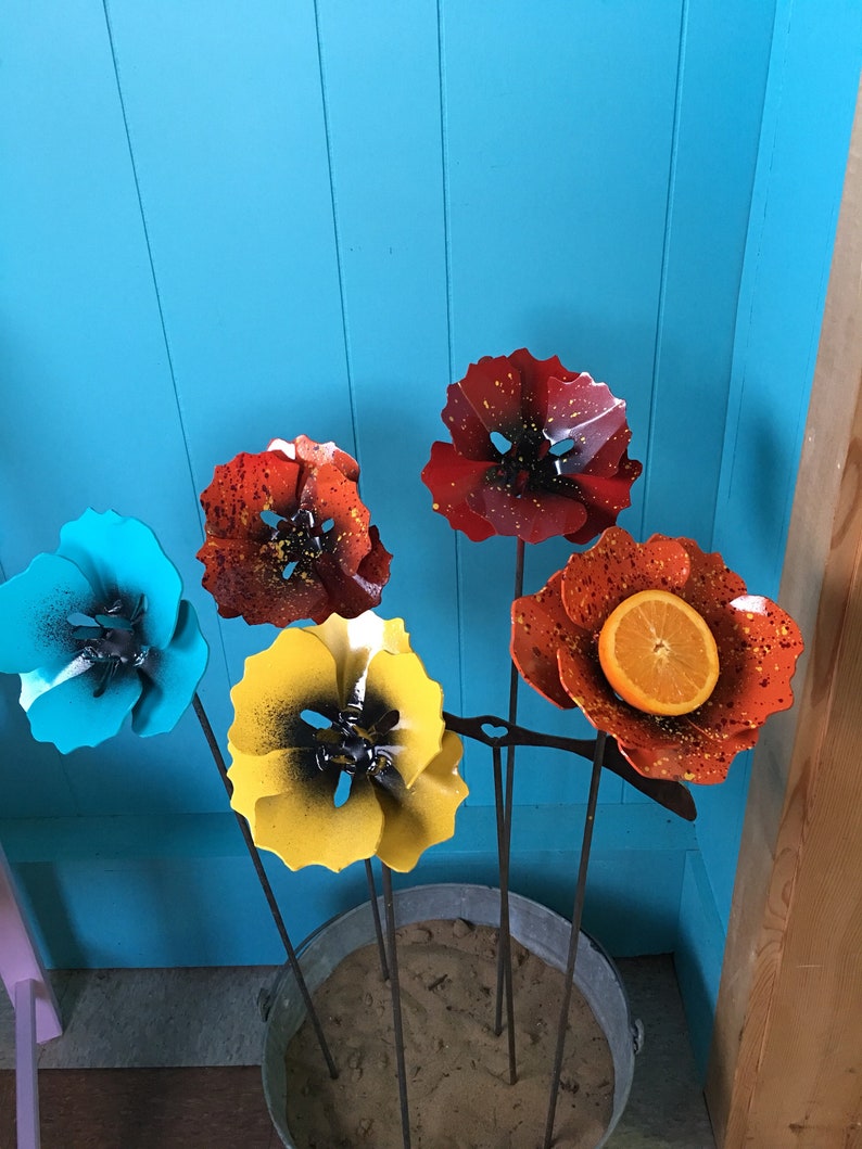 One Metal Poppy Oriole Bird Feeder Flower 画像 2