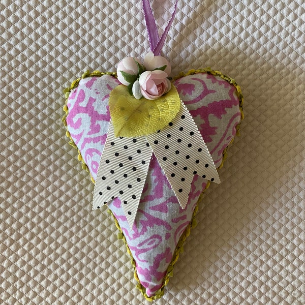 Small lavender heart sachet,Spring gift ,collectible ,mothers day ,cottage door hanger, fragrant home decor, closet sachet, friendship gift