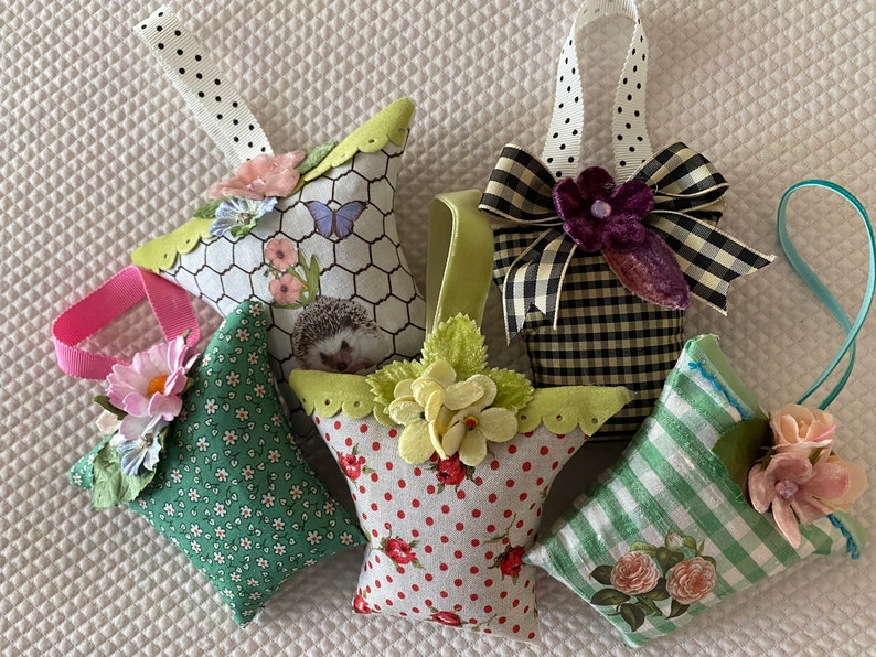 Lavender sachet basket sachet, basket ornament, spring decor, girlfriend gift, mothers day gift zdjęcie 2