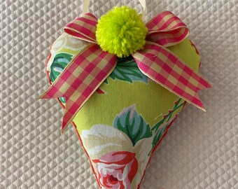 Small lavender heart sachet,Spring gift ,collectible ,Mothers day,cottage door hanger, fragrant home decor, closet sachet, friendship gift