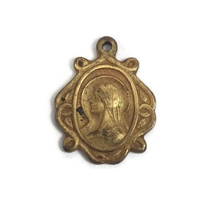 Virgin Mary Medal Antique Blessed Mother Pendant Vintage Sacred Heart Protection Religious Catholic Gifts