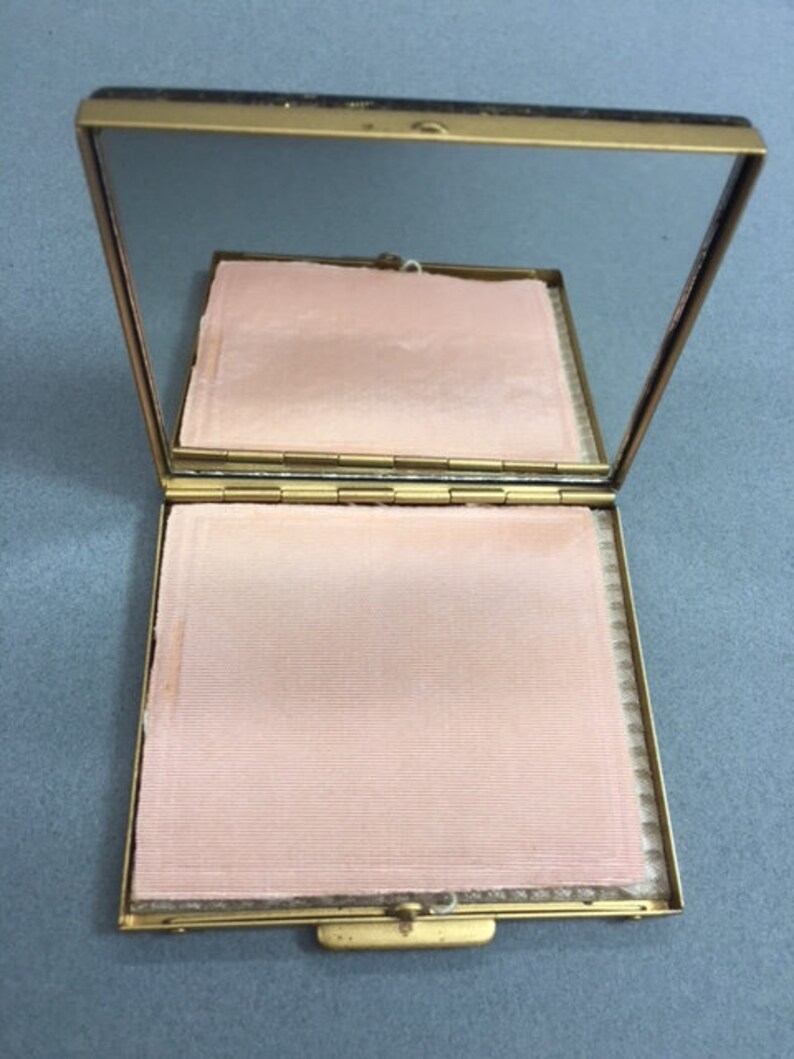 Sparkle Gold Compact Vintage Gilli Originals Lucite Confetti Personal Mirror Compact Powder Case Saks Fifth Ave Style Makeup Vanity Made USA