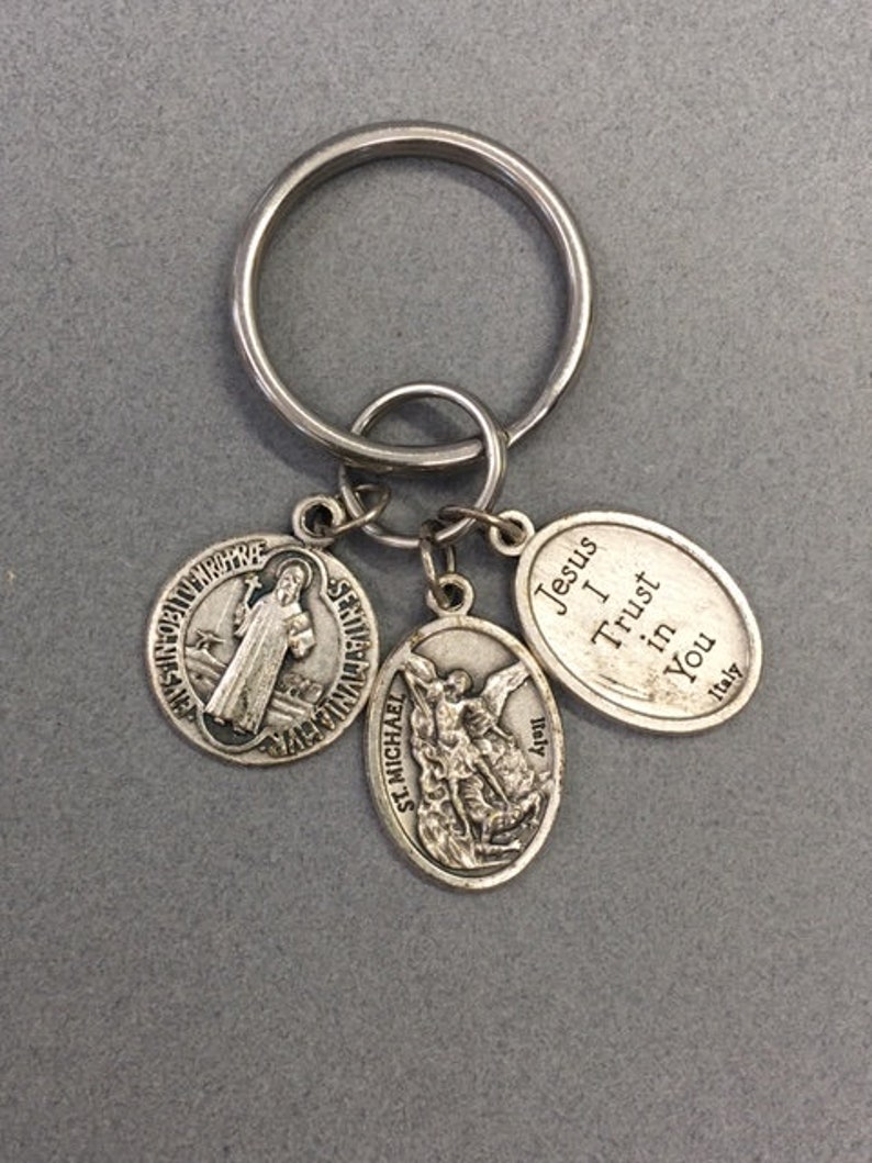 Tales of the Rat Fink Keychains Key Ring Charms Pendant Key Chain Collection New Tales of the Rat Fink Keychains Key Ring Charms Pendant Key Chain Collection New