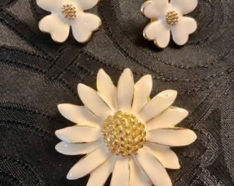 Vintage Chrysanthemum White Enamel Gold Tone Brooch Pin and Clip On Earring Set