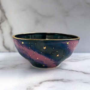 Andrahandsvisning - Keramisk galaxskål med 22k guldstjärnor, handgjord keramik