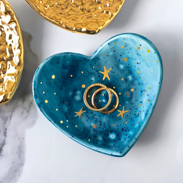 Plato para anillos con forma de corazón de galaxia y estrellas de oro de 22 quilates: soporte para anillos, plato para joyas, regalo para ella, regalo de bodas, regalo de compromiso, barro moderno