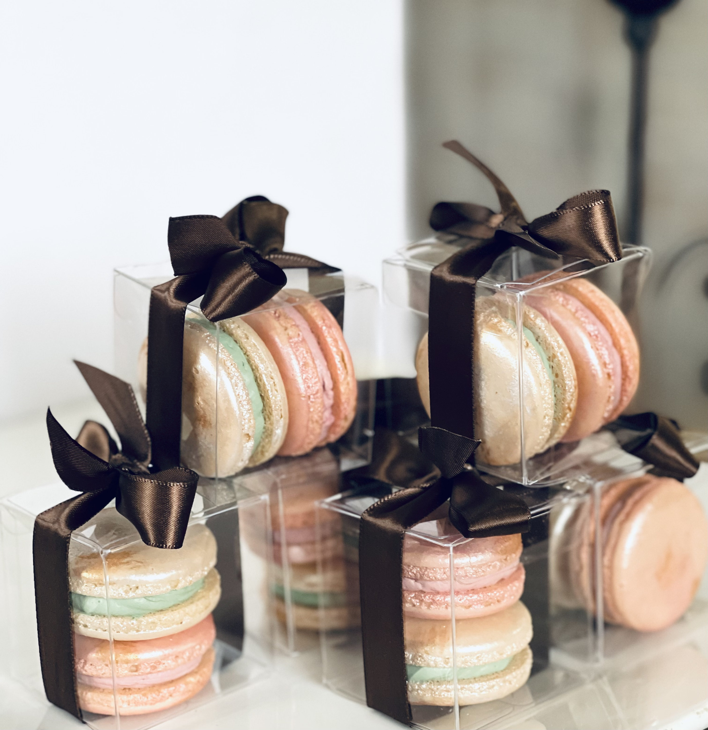 Society6 ケース Macarons by Elle Moss Macaron Gift Box Sets - Shimmering Pink and Pearl White