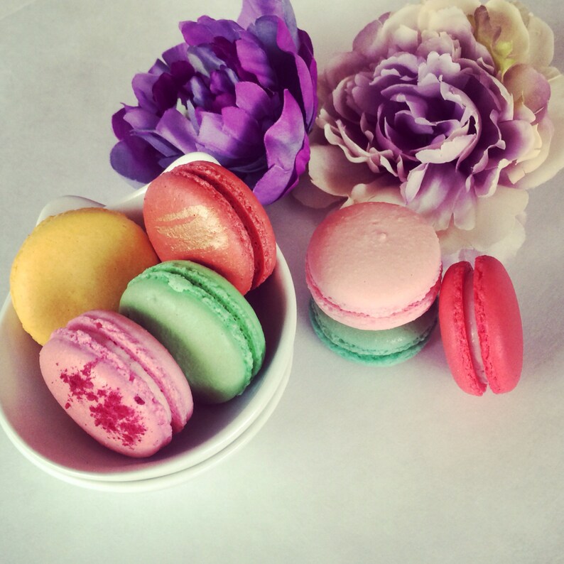 30 Macarons image 2