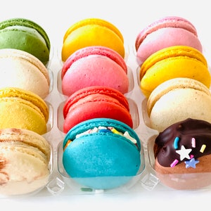 12 French macarons