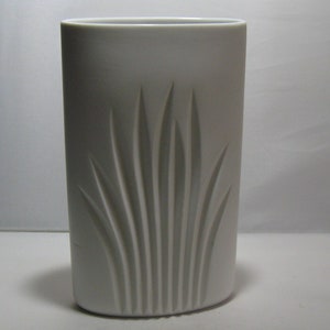 Rosenthal studio line Germany. Porcelain vase. Fern or grasses design. Height about 18 cm. Probably 1960s / 70s. Op Art Modernist VINTAGE