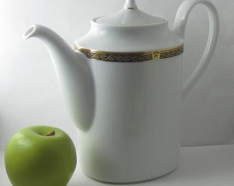 Rosenthal Germany classic RENAISSANCE Catarina. Porcelain coffee pot (H 21.5 cm). White porcelain with fine decor. VINTAGE