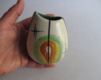 1950s small ceramic vase. Unusual in shape (fish mouth) and decoration (incised decoration and glaze). Midcentury porcelain stoneware. VINTAGE