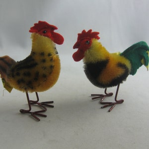 Original STEIFF. 2 mohair miniatures: rooster 1310 and hen 1310. Both with button and flag. Made in Germany 1953 - 1958. VINTAGE toys