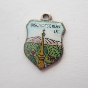 82/ Bischofsgrün in the Fichtelgebirge. Coat of arms pendant for charm bracelet. Germany. Silver and enamel. VINTAGE souvenir silver pendant