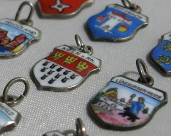 ONE of (still) 4: Coat of arms pendant for charm bracelet. Germany (I). Silver (800 Ag) and enamel. VINTAGE souvenir.