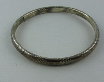 Age old, beautiful silver bangle bracelet. ART DECO or Art Deco style. Sterling silver (Ag 925). Vintage