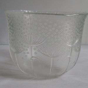 ROSENTHAL studio-line Germany. Lead crystal glassware series &quot;Raining Blossom&quot; by Nanny Still McKinney, Finland. Glass bowl Ø 21 cm. VINTAGE