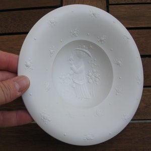 Wiinblad DREAM: Rosenthal Selb-Plössberg Bavaria Germany. Small porcelain bowl 762/2. FLOWERS WOMAN. Design Bjorn Wiinblad. Ø 16 cm. Vintage