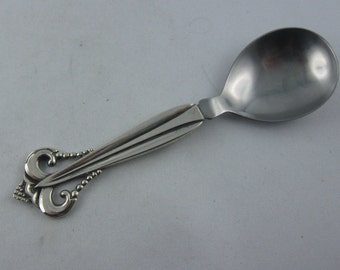 Designer silver cutlery from Denmark. Spoon / sugar spoon / dessert spoon in the Art Deco style. Silver (Ag 830). VINTAGE