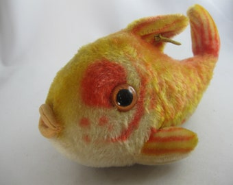 Original STEIFF cuddly toy / soft toy / plush toy animal FLOSSY fish. Length about 28 cm. Material: mohair gold (red). 1960s / 70s. VINTAGE