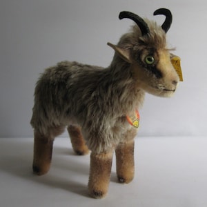 Original STEIFF 6317,00. Plush toy Chamois Buck, 17 cm. With button, tag, chest tag. Made in Germany. 1961 to 1963. Midcentury toy. VINTAGE