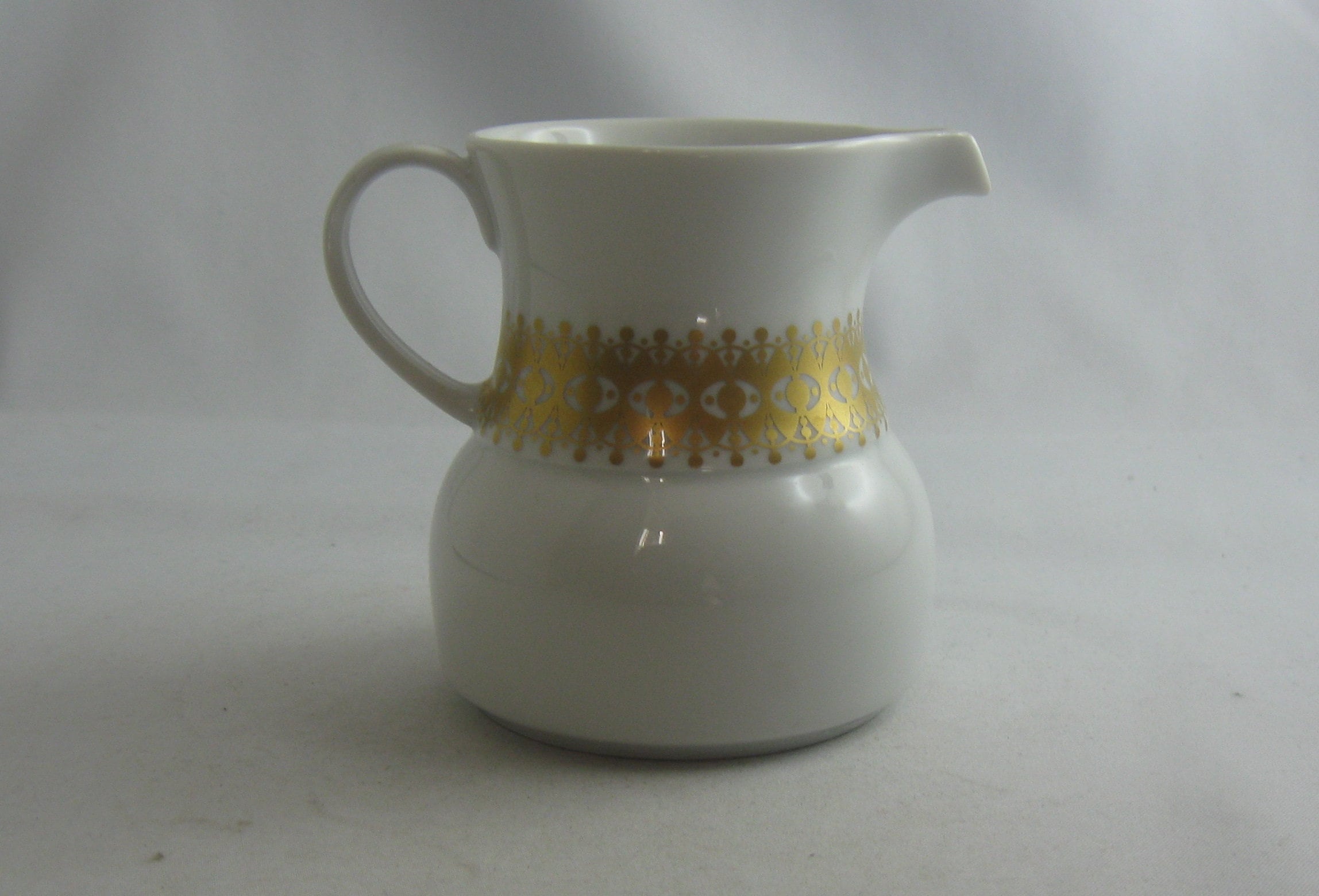 Thomas (Rosenthal) Germany. Rotunda (design Tapio Wirkkala). Porcelain creamer / milk jug. Germany 1960s / 70s. VINTAGE