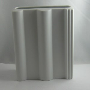 Rosenthal studio line Germany. BRAAS 1953 - 1978. Flower vase made of white bisque porcelain. Op Art / Modernist. Height approx. 15.5 cm. VINTAGE