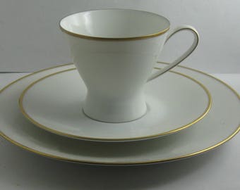 ROSENTHAL Selb-Germany. Sammeltasse. Porcelain coffee set (3-piece) with gold rim. Porcelain collectible. Vintage