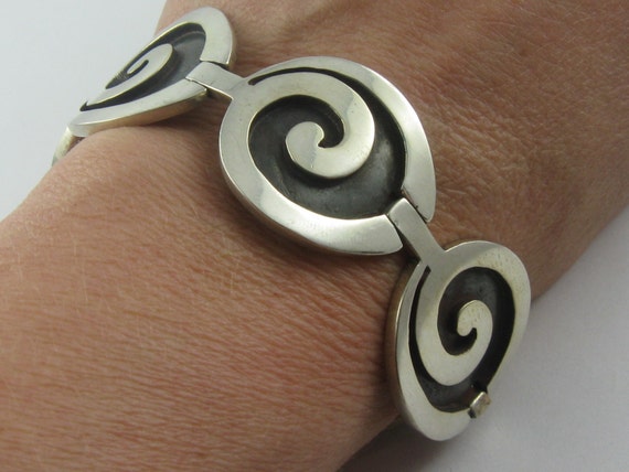 Solid-crafted, partly blackened silver bracelet m… - image 3
