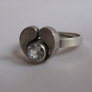Finn Feelings Karl Laine. Designer ring made of sterling silver with rock crystal. 1984, Finland. Scandinavian Modernist Design. Vintage
