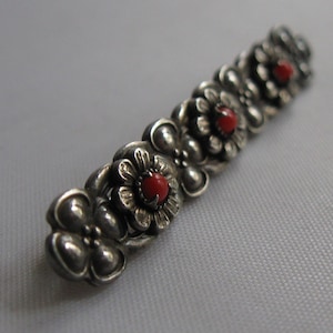Enchanting, old pin / bar pin / brooch made of silver (800 Ag) with coral. VINTAGE silver jewelry