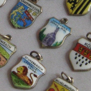 ONE of (still) 6: Coat of arms pendant for charm bracelet. Germany (II). Silver (800 Ag) and enamel. VINTAGE souvenir