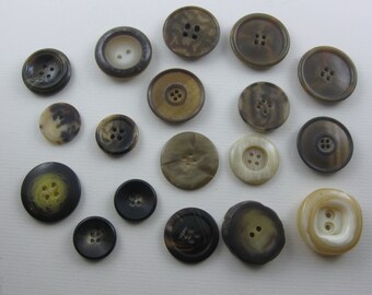 von 1,3 bis 2,7 cm je 6 oder 8 oder 12 Stück Vintage Büffelhornknöpfe