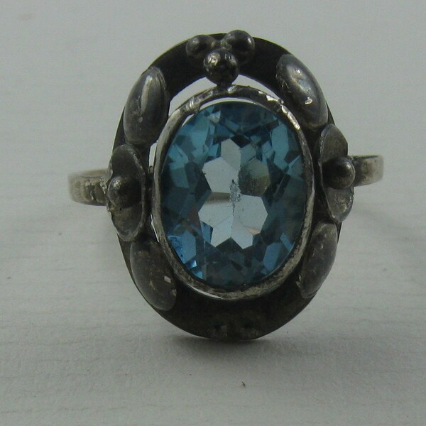 Age old silver ring (Ag 830) with aquamarine blue glass stone (blue topaz?). VINTAGE