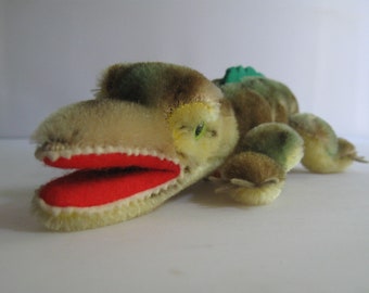 Original Steiff 0970/15. Plush toy / stuffed animal: crocodile / alligator Gaty. 1968 - 1974 Made in Germany. Vintage toy collectible