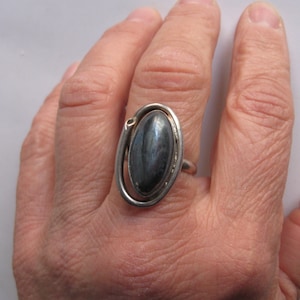 32/ Magical, simple and elegant silver ring with hematite. Beautiful stylish design. VINTAGE designer jewelry