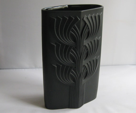 Rosenthal Germany Studio Line Porcelaine Noire. Matt Black, Extravagant Bisque Porcelain Vase. H Approx. 21 Cm. Modernist Op Art VINTAGE