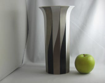 ROSENTHAL Germany studio-line. Porcelain vase. Form Polygon, design Tapio Wirkkala. Noble decor in SILVER and BLACK. Height 25 cm. Vintage