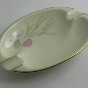 Rosenthal Kronach Germany: Bettina. Porcelain ashtray &quot;Parisian spring&quot;. Length about 13.8 cm. Probably 1950s. VINTAGE