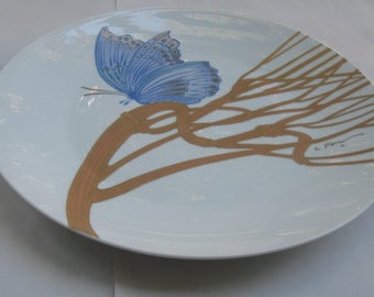 ROSENTHAL studio-linie Tyskland. Stor porslinstallrik. Blå fjäril >>Papillon<<. Alain Le Foll. Modernist. Ø 33 cm. Vintage