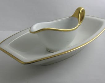 Rosenthal Selb-Bavaria / Keonach-Bavaria Dorit. Age old porcelain. Mini sauce boat on small, angular bowl. Ivory with gold borders. VINTAGE