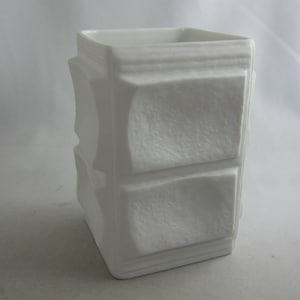 Rosenthal Germany. Matt white, extravagant porcelain vase. Design: Martin Freyer, Modernist. Height about 12 cm. Op Art VINTAGE