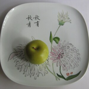 ROSENTHAL hand painting Munich Germany. Large plate with Japanese characters and chrysanthemums. Approx. 30 cm. 1950s / 60s VINTAGE image 9